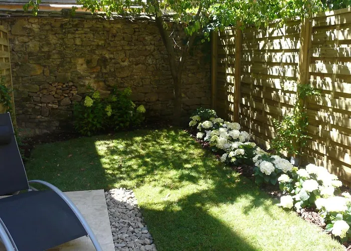 乐保捷德萨尔拉旅馆