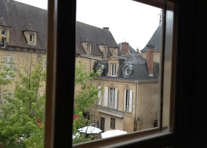 ル ポルシュ ドゥ サルラ 4* サルラ・ラ・カネダ