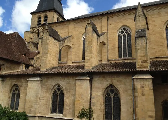 ル ポルシュ ドゥ サルラ 4*