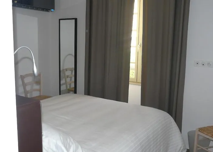 ル ポルシュ ドゥ サルラ 4*