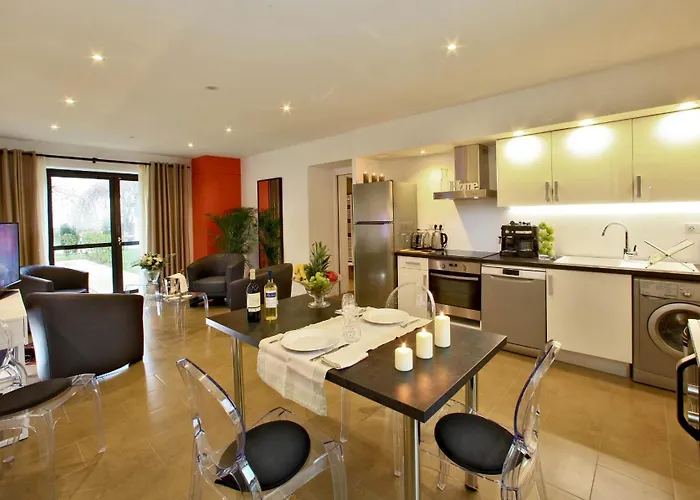 アパートホテル ル ポルシュ ドゥ サルラ