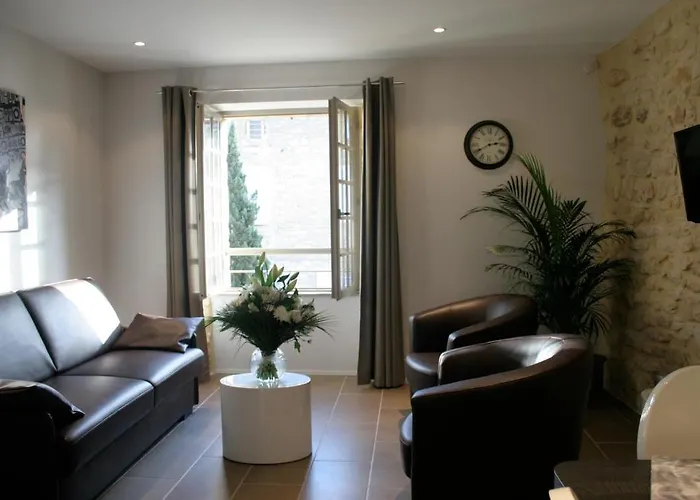 ル ポルシュ ドゥ サルラ アパートホテル